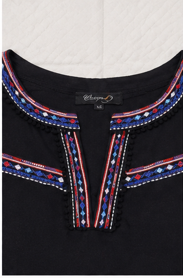 Blusa Sin Mangas Negra con Bordado Decorativo