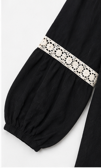 Vestido Corto Negro con Detalles de Encaje