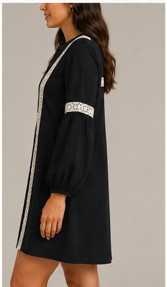 Vestido Corto Negro con Detalles de Encaje
