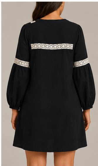 Vestido Corto Negro con Detalles de Encaje