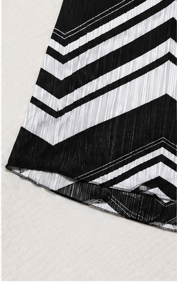 Vestido Estampado Chevron de Manga Corta