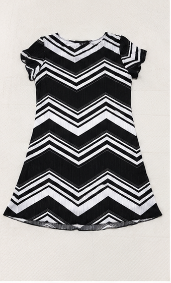 Vestido Estampado Chevron de Manga Corta