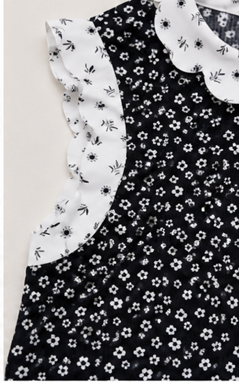 Vestido Negro Floral con Cuello Blanco