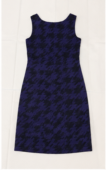 Vestido Ajustado sin Mangas con Estampado Abstracto – Azul Marino