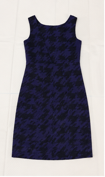 Vestido Ajustado sin Mangas con Estampado Abstracto – Azul Marino