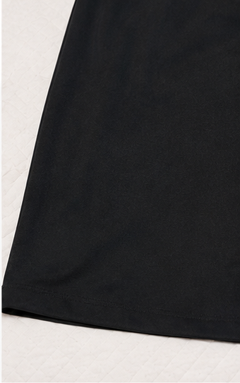 Vestido Negro con Mangas de Encaje