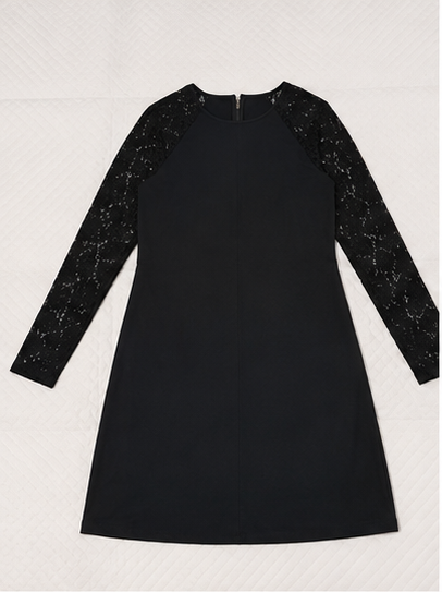 Vestido Negro con Mangas de Encaje