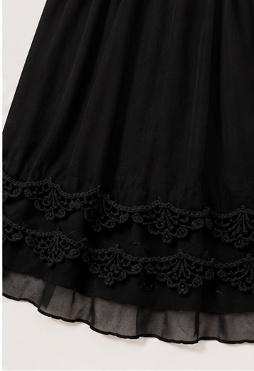 Vestido Negro con Detalles de Encaje