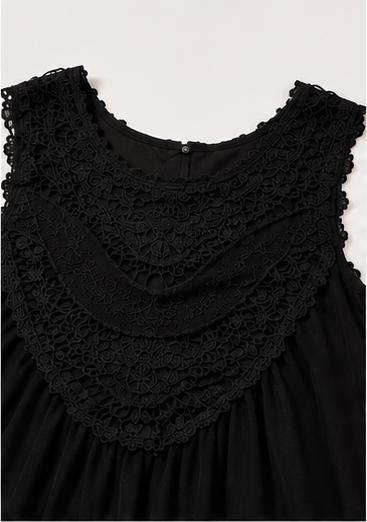 Vestido Negro con Detalles de Encaje