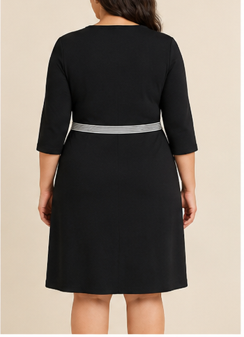 Vestido Negro con Cinturón a Rayas