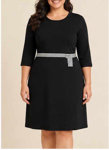 Vestido Negro con Cinturón a Rayas