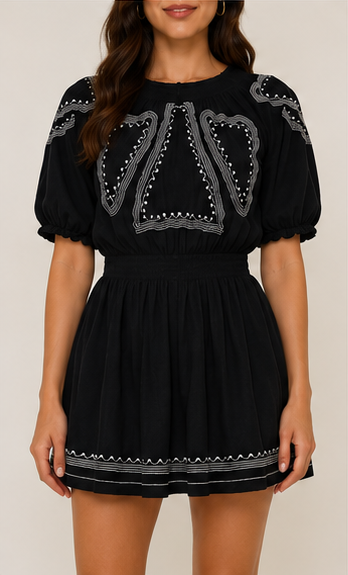 Vestido Corto Bordado – Color Negro